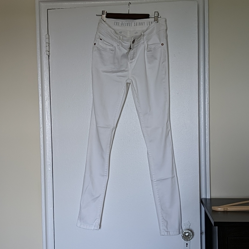 White skinny jeans